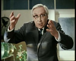 Этично - неэтично! Это у нас с ними цацкаются, на поруки берут, а надо, как в Турции в старину: посадят вора в чан с дерьмом, только голова торчит и возят по городу. А над ним янычар с мечом... и через каждые 5 минут вжик мечом над
чаном, - так что если вор не нырнет - голова с плеч! Так он весь день в дерьмо и нырял.
- Так это в Турции, там тепло.