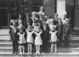 Чехословакия. Иду во 2-й класс. На первом фото - второй справа во втором ряду. Защита после ОМТ.