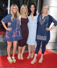 Эрики Элениак не хватает.