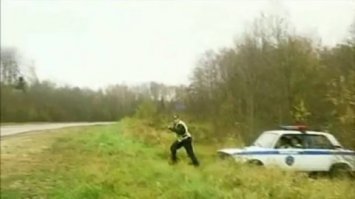 Засаду разбойники, как правило, устраивали в кустах или на деревьях, а тайные команды подавали друг другу, мастерски имитируя птичьи крики.