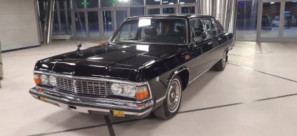 Да ладно тебе, общего у них четыре колеса, и черный цвет...