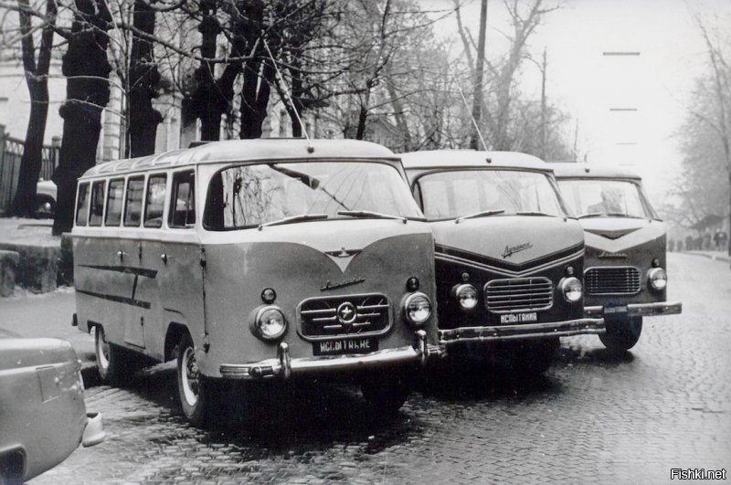 ЕрАЗ выпускал  модели с кузовом. Помимо ЕрАЗа был еще ЛАРЗ 977 Луганск.