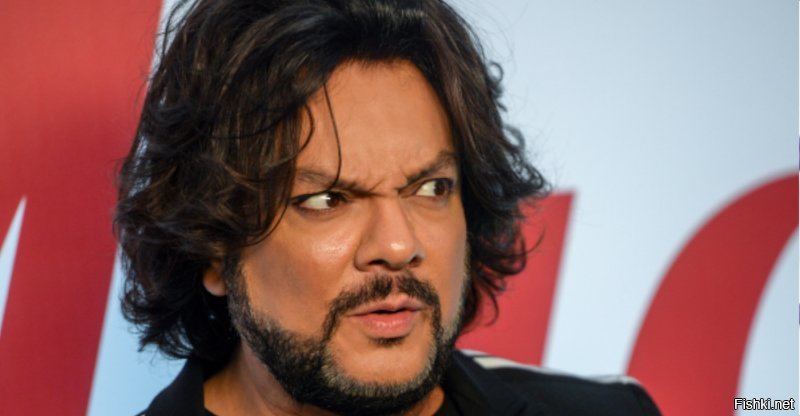 Никакой. У нас вон и румыны поют. И ничего....