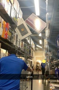 кладовщик Шредингера.
одновременно и/не уволен