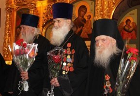 Да их тысячи, а сколько ушло в скит и монастыри, в 70х  более 60% священнослужителей были участники ВОВ