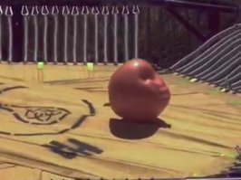 мне одному лицо померещилось ?