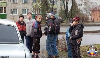 "Онижедети" устроили драку с полицией...штраф 500 руб