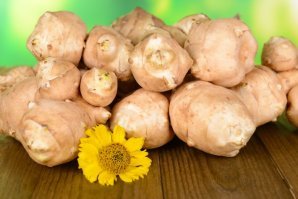 возможно, это не картошка, а какой-нибудь редкий сорт топинамбура?
"ботва" уж больно похожа!