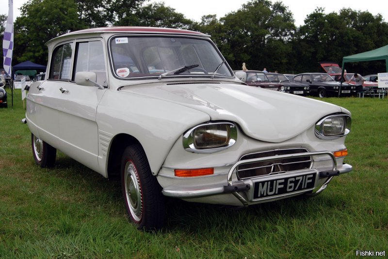 Это тоже Citroen Ami . Производился 1961 - 1978.