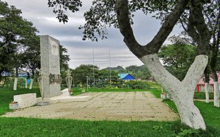 А вот еще ДВА города Курильских. Разных.
Сильно отличается от того дерьма, которое вам кинули и которым вы обмазываетесь, да?
Таким как ты, и прочему хомячью, такие фотографии как серпом по яйцам, да?