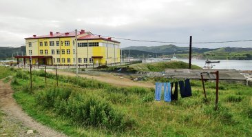 А вот еще ДВА города Курильских. Разных.
Сильно отличается от того дерьма, которое вам кинули и которым вы обмазываетесь, да?
Таким как ты, и прочему хомячью, такие фотографии как серпом по яйцам, да?