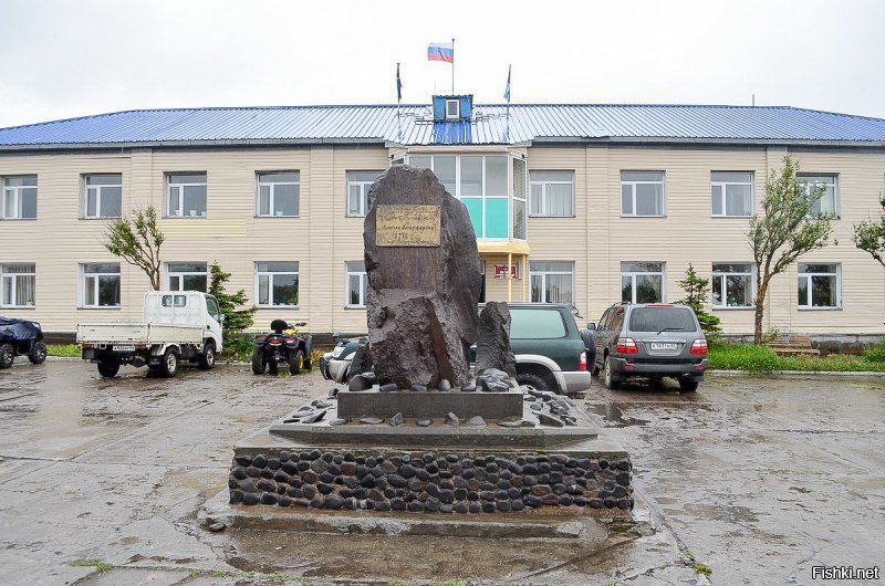 А вот еще ДВА города Курильских. Разных.
Сильно отличается от того дерьма, которое вам кинули и которым вы обмазываетесь, да?
Таким как ты, и прочему хомячью, такие фотографии как серпом по яйцам, да?