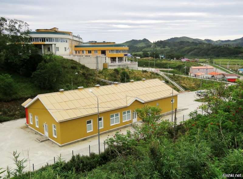 А вот еще ДВА города Курильских. Разных.
Сильно отличается от того дерьма, которое вам кинули и которым вы обмазываетесь, да?
Таким как ты, и прочему хомячью, такие фотографии как серпом по яйцам, да?