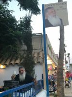 Фпнтастика! Владелец кабака повесил на своем кабаке свое фото... Это ж адин на трилион!