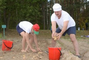 Но среди лидеров стран первое место: