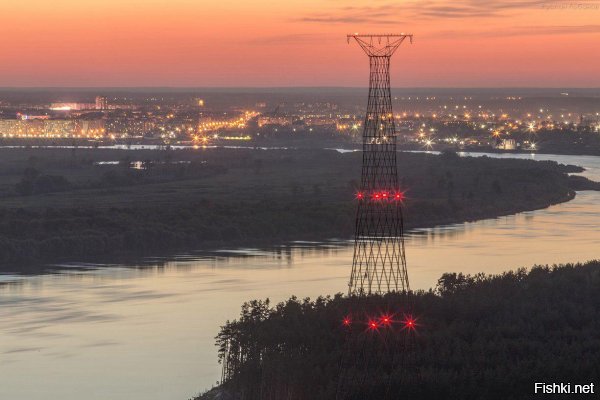 Напомнил.
Шуховская башня г. Дзержинск (НН область, Ока)
Было принято решение (наконец-то) выделить деньги на реконструкцию этой "телевышки".  Будет типа исторический памятник. Давно пора. Кто видел, не даст соврать, красивая и величественная. Особенно ночью

Будет привлекать туристов