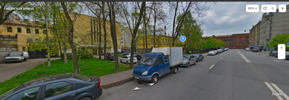 Володя, извините. 
Возможно, по давности лет, я что-то и путаю.
Но мы всегда считали это здание училищем подплава ЛенКома.
А баня была не в "переулке", как Вы пишете, а на улице Гаванской.
И это была единственная баня в самой Гавани. И ходили мы в неё не раз )))