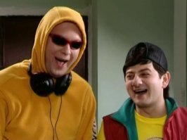 Славик и Димон.
Дунули ганджубасика, чилят героически)