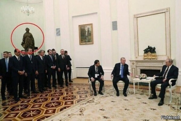 Принимать эрдогана у статуи Екатерины Великой, при которой русские турок гоняли в хвост и в гриву это мощно.