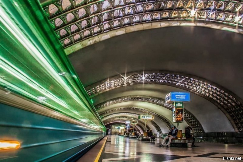 15  красивых и необычных станций метро