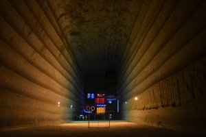 Соледар.Донецкая обл.Футбольное поле в соляных разработках.