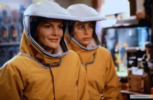 Этот, пендосянская кинокомедия запомнилас..с пеленок.
"Эпидемия"