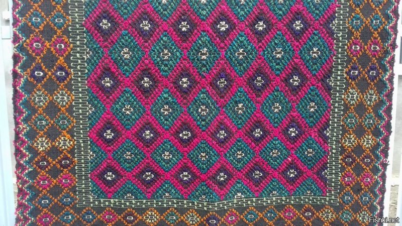 Немного Молдавских ковров в тему .