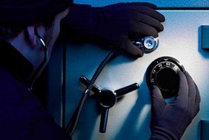 Лемур ай-ай создает эхо, стуча пальцем по коре деревьев. (С) Вот от кого произошли "медвежатники"