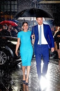 Только мне видятся её соски?