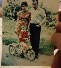 Мой папа, в своё время был конструктором в проекторском бюро. Там он придумал велосипед, который можно переделать самому в снегокат. К сожалению в массы он не прошёл. На фото я и мои родители.