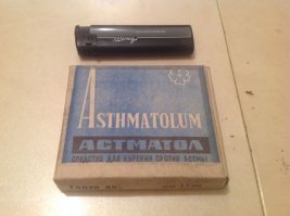 Астматол   комбинированный препарат, сбор для купирования приступов бронхиальной астмы.
Действие Астматола основано на холинолитическом эффекте (расслабление мускулатуры бронхов) алкалоидов, содержащихся в листьях растений, входящих в состав сбора.

Запрещён из-за возможности использования в качестве галлюциногена, если выварить и выпить настой.
Астматол применяется для вдыхания дыма горящего порошка (сжигают 0,5 г или ½ чайной ложки препарата и вдыхают дым, или курят в виде сигареты 0,5 г порошка) при бронхиальной астме.
Зажжённый порошок медленно тлеет до полного озоления.
Порошок буровато-зелёного цвета, своеобразного запаха, представляющий собой смесь высушенного и измельченного крупного порошка листьев: дурмана   6 частей, белены   1 часть, красавки   2 части, пропитанная раствором 1 части селитры (нитрата натрия) в 3 частях воды.