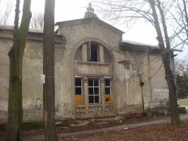 молодец мужик!!! мой кинотеатр из детства "орленок" убили наглухо в начале нулевых и вот он щас выглядит так...