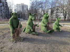 ,,Проказница-Мартышка,
Осел,
Козел,
Да косолапый Мишка
Затеяли сыграть Квартет.
Достали нот, баса, альта, две скрипки...,,