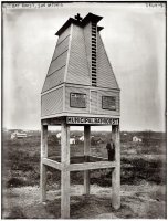 А зачем мышкам крест на крыше?