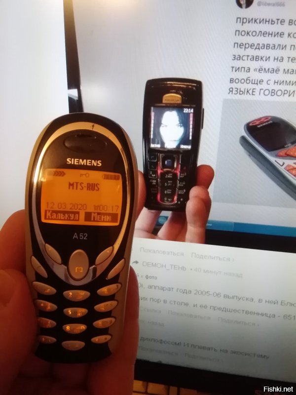 Это siemens a55 (в неродном корпусе от а52). Никаких ик-портов и блю-пупов, мелодии в миди-формате закачивались через самопальный сервисный кабель путем подключения к ком-порту компьютера.
