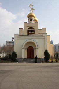 Церковь Святой Троицы в Пхеньяне.
Кто осмелится туда зайти, того расстреляют из зенитки!