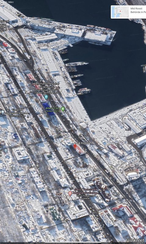 Вообще программа Google Earth просто прекрасна.  Можно много чего увидеть, причём все уголки планеты. Наверное это такая романтика жить на краю земли, по соседству с необузданным океаном, каждый день видеть мощь и силу дикой природы и вдыхать в себя ветер свободы! Блин, размечтался