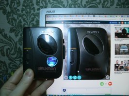 Ха! А у меня такой же (почти) есть. Достался случайно. Практически им не пользовался. Поэтому сохран - Extremely Fine). Модель, правда, не 352, а 152.
Вообще, плеер в советское время был как портал в параллельный мир.