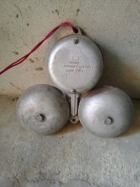 вот школьный настенный, который висел на стене в школе, и если случайно ты находился прямо под ним, то когда он звенел, в класс с перемены ты заходил оглохший)))