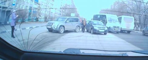 Смысл движения задом обнаружить не удалось.