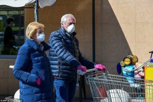 сразу видно тех, кто работает с высокоточными приборами. Маска предотвращает появление на них конденсата от дыхания.