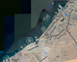 Чёт странно... Во первых и так видно, что часть фото совершенно точно не реальные фотографии существующих мест, а просто красивые картинки концепции к проектам. И вот пошарилась по спутникам в ральном времени и все показывают примерно одно и тоже. Ниже скрин. И как на нём отчётливо видно, та картинка, что стоит самая первая с реальностью общего имеет мало. Слышала как то, что эта картинка проекта, а его осуществление заброшено, и уже возведённые острова и строения пользуются малым спросом. Кто бывал, напишите как по факту.