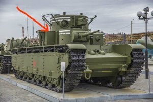 бронеящики по бокам подбашенной коробки главной башни. У 35-го снаружи к бронеящикам крепились 20-тонные домкраты.