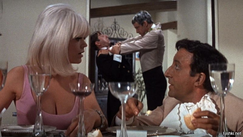 Когда не хватает стула...
"Вечеринка", 1968 г.