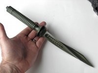 Кровостоки, ***уестоки... Вот нож, если хочешь сильно навредить: