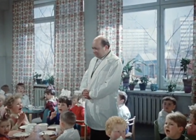 "Сегодня завтрак в детском саду отменяется! МЫ ЛЕТИМ НА МАРС!" - СССР, 1971 год

"Сегодня завтрак в детском саду отменяется. Будем поститься и молиться!" - Россия, 2020