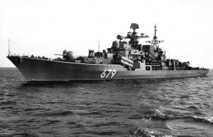 В вопросах радиолокации есть понятие ЭПР (Эффекти вная пло щадь рассе яния). Та вот на радиолокационную заметность корабля  новые башни конечно могут повлиять,но  вот процент уменьшения ЭПР за счет особой конструкции двух башен относительно общей площади настолько ничтожен, что фактически не будет влиять на результат работы радиолокационных средств. В своё время у меня был пятилетний опыт службы на корабельной радиолокационной станции Фрегат М2. А корабли у нас точно красивые! На снимке эсминец "Стойкий". Персидский залив, 1988 г.