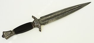 Всю жизнь обожаю холодное оружие , как и любой мужчина. За такую красоту и любых денег не жалко.