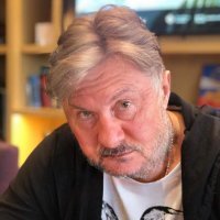 Фотошопер поместил на один снимок знаменитостей в молодости и сейчас