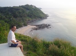 да . народу резко поубавилось в Най Харне 
Но ПУКЕТ всё равно живёт ., Особенно Патонг !